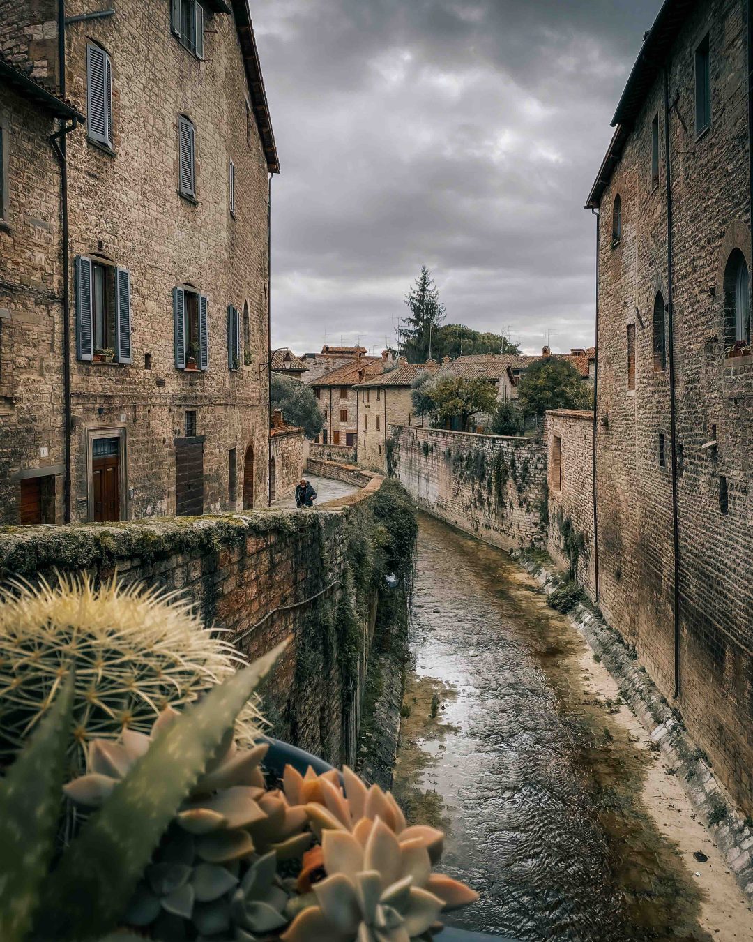 Umbria, Gubbio – togliere saturazione