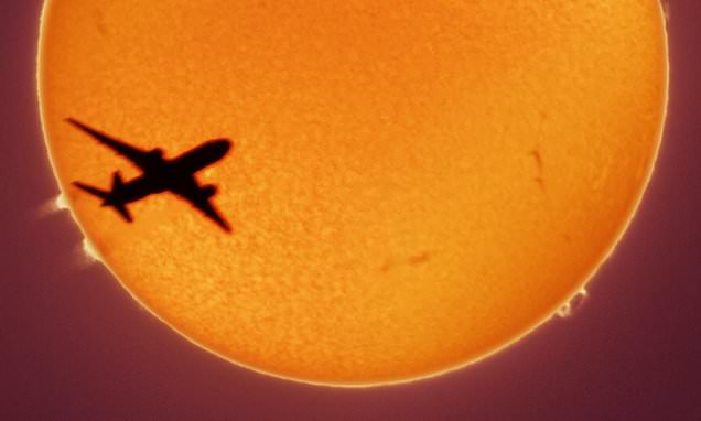 Il sole e l’aereo: un video spettacolare ripreso dal telescopio