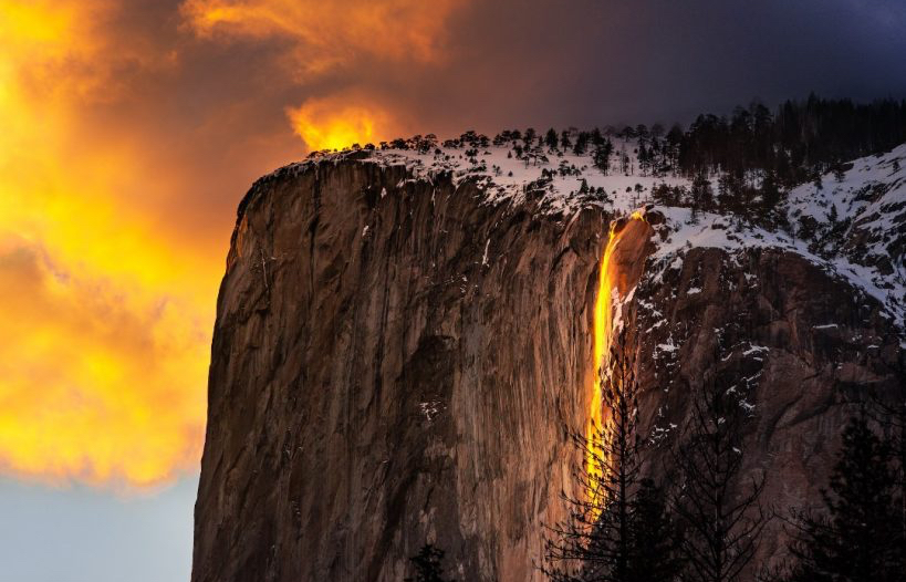 Le “cascate di fuoco” al parco Yosemite: lo spettacolo si è ripetuto anche quest’anno