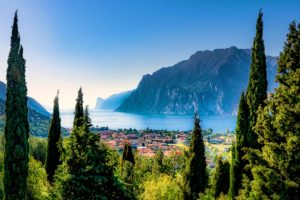 Lago di Garda: i 20 campeggi più belli dove trascorrere le vacanze (e fare tanto sport)