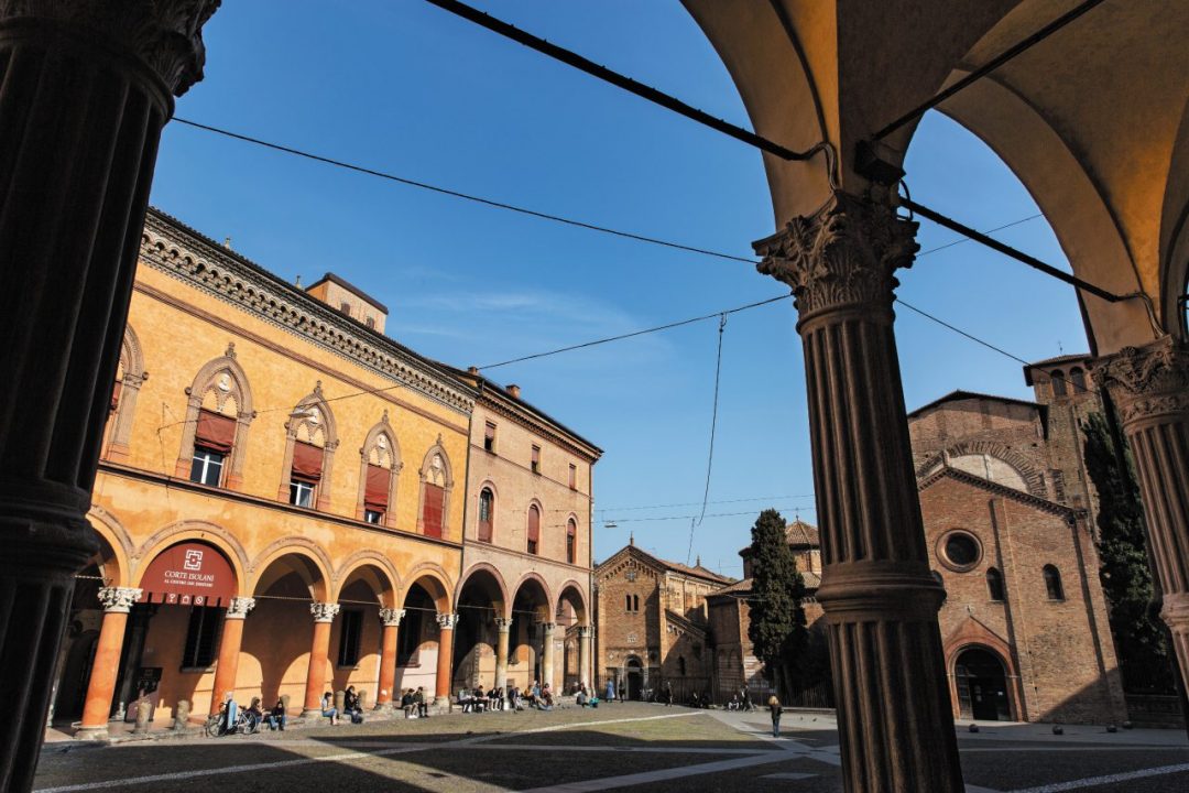 Bologna sotto i portici: a spasso per la città tra botteghe artigiane e indirizzi golosi