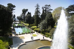 Statue, zampilli e cascate: ecco le fontane più belle d'Italia. Nelle piazze e in parchi storici