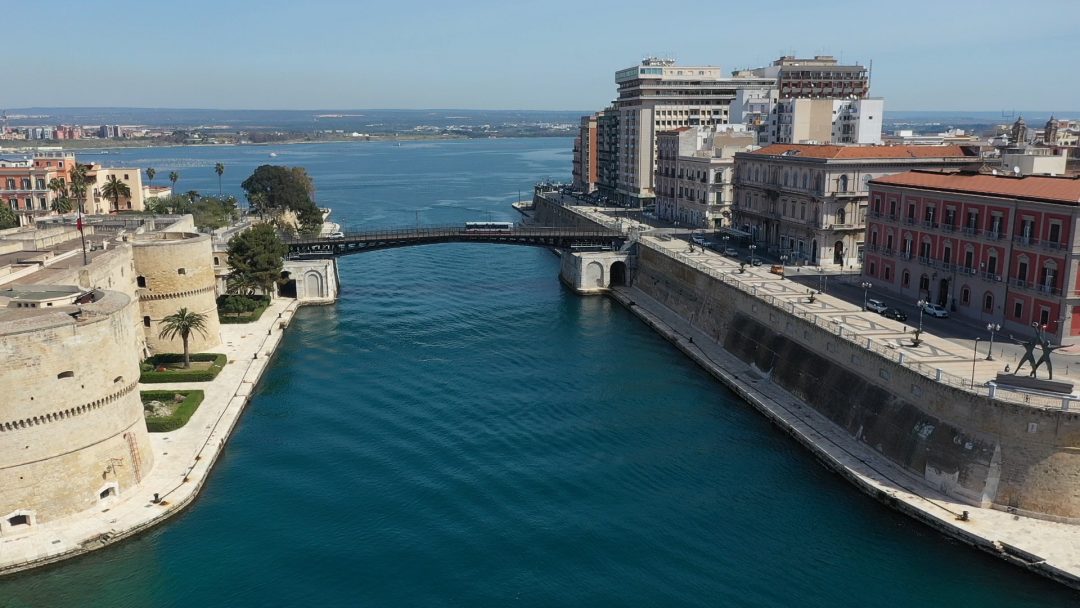 Ponte Girevole San Francesco da Paola e Canale navigabile