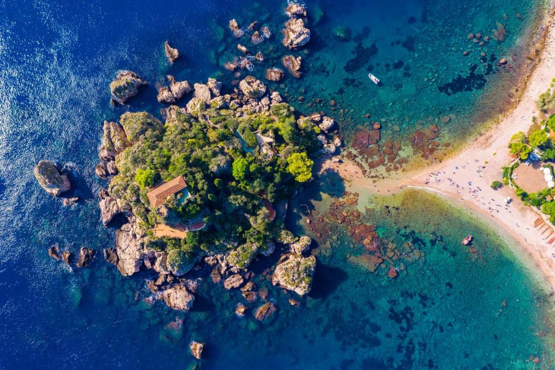 cosa vedere a Taormina: le spiagge, gli hotel e l'isola bella