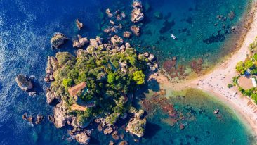 cosa vedere a Taormina: le spiagge, gli hotel e l'isola bella