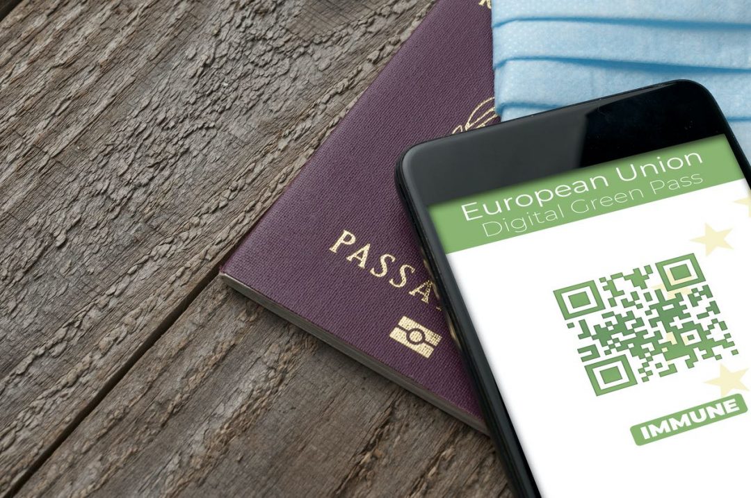 Green pass: cos'è, come si ottiene e come funziona il certificato verde per viaggiare in Italia e in Europa