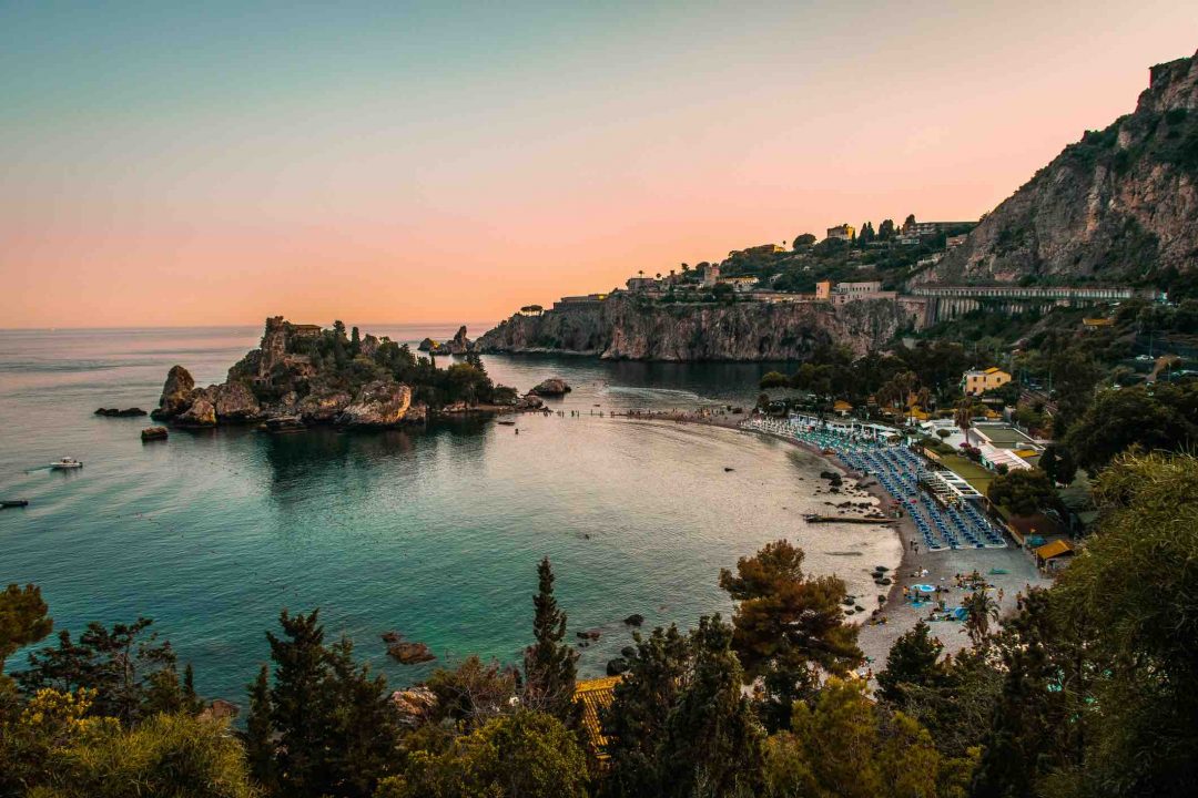 Cosa vedere a Taormina: le spiagge, gli hotel più belli, le escursioni nei dintorni