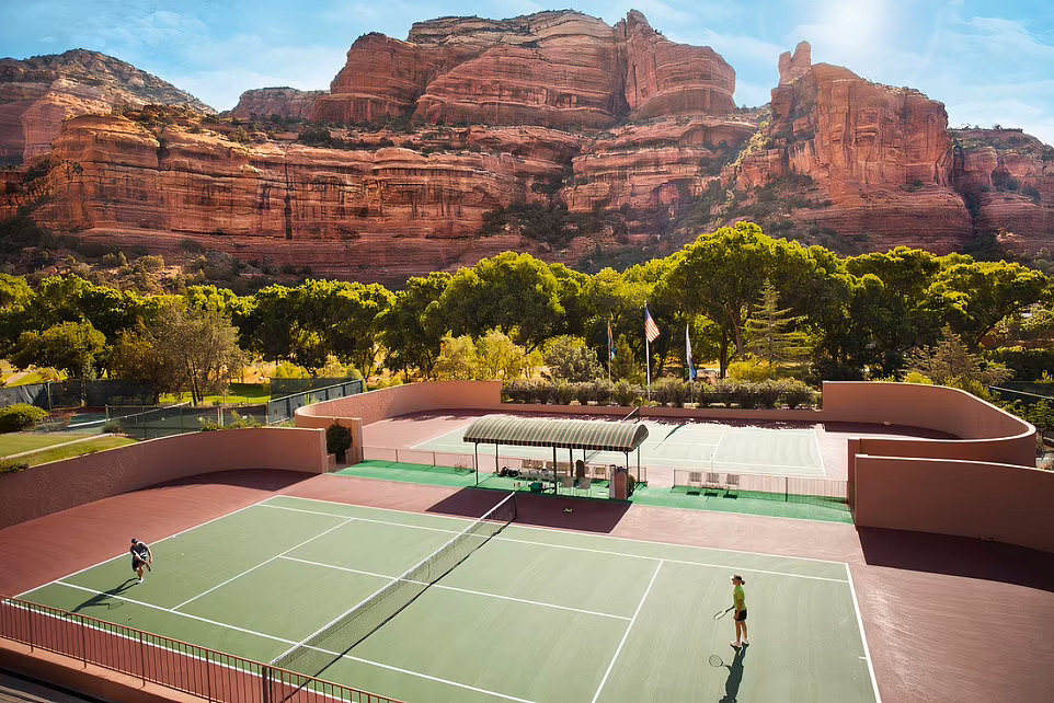 Non solo Wimbledon: i 10 campi da tennis più spettacolari al mondo