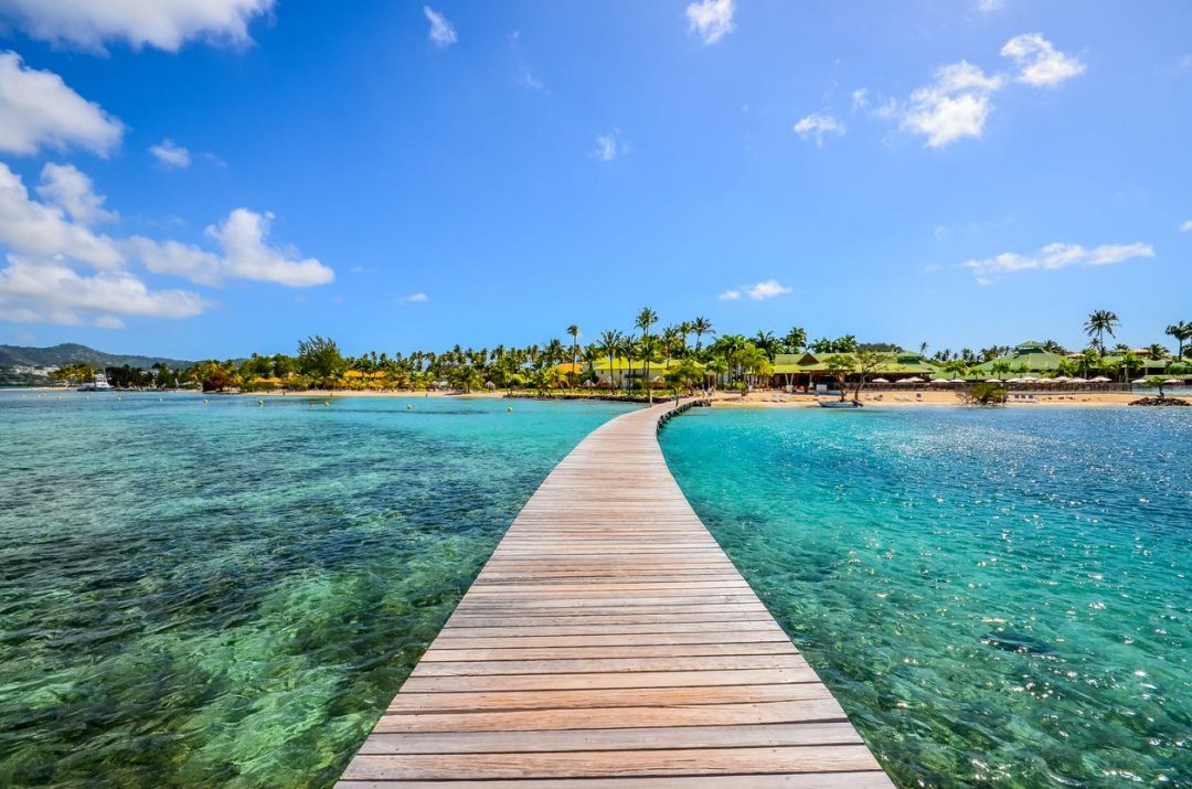 Paradisi Tropicali: dalle Maldive ai Caraibi, dove si può andare e dove no