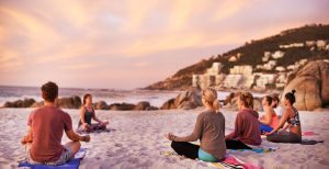 Vacanze yoga in Italia: otto ritiri da non perdere tra agosto e settembre