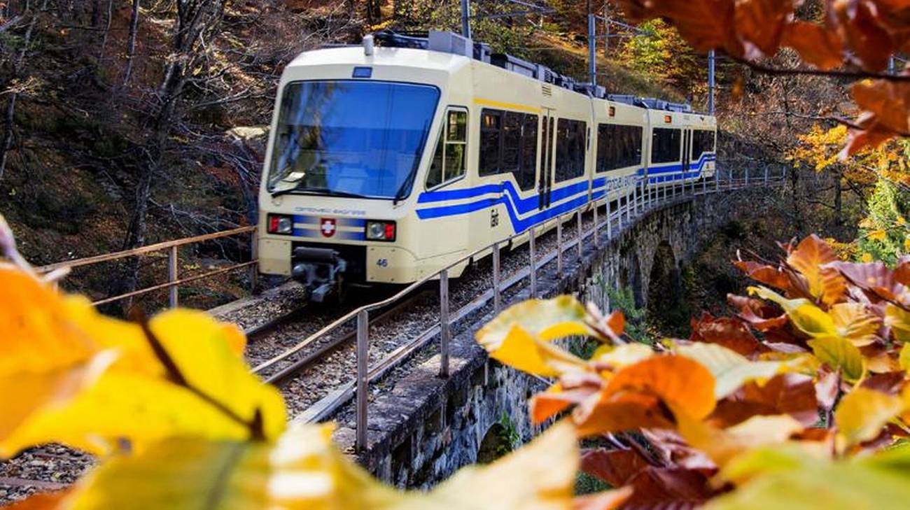 Riparte il treno del foliage: viaggio tra i colori dell’autunno nelle Centovalli