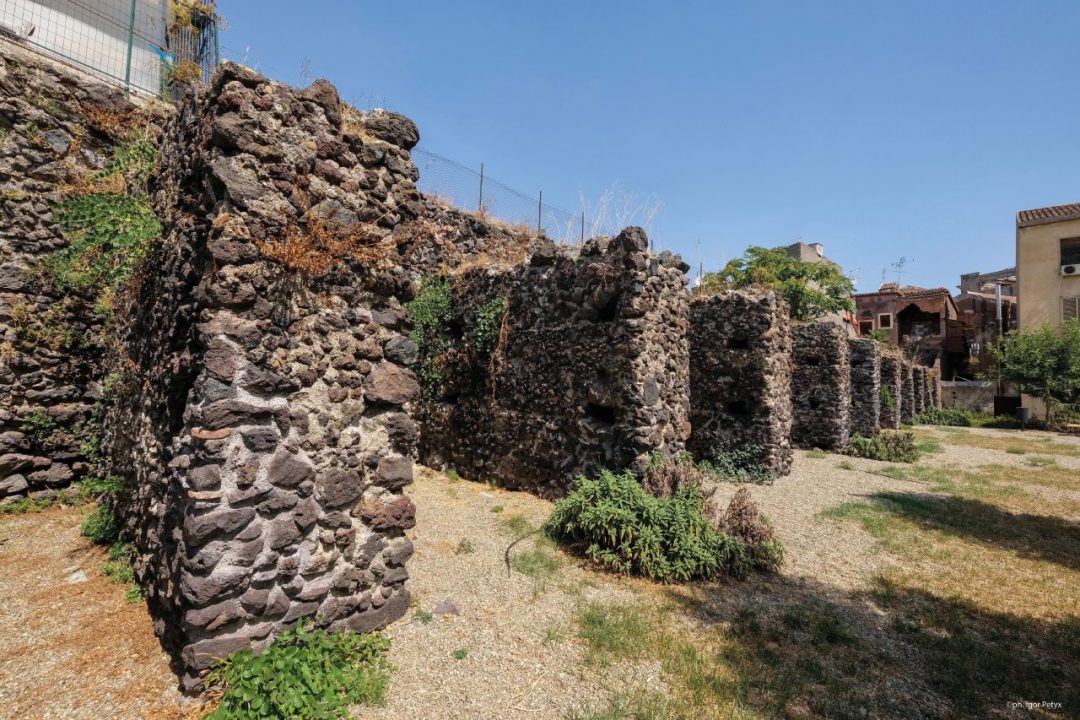 Bastione degli Infetti e mura di Carlo Vl, Catania