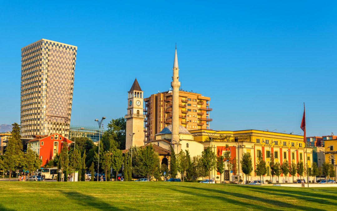Tirana è capitale europea della gioventù, ecco cosa vedere e fare in città