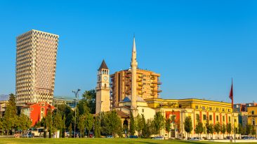 Tirana è capitale europea della gioventù, ecco cosa vedere e fare in città