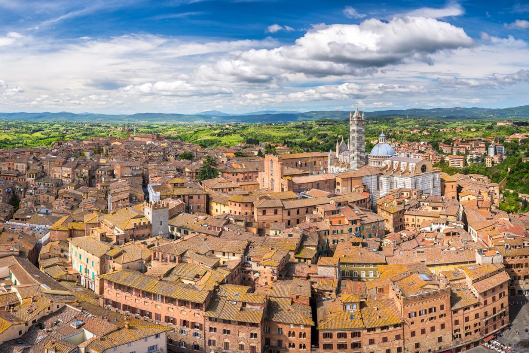 Giornata Nazionale del trekking urbano veduta su Siena città capofila