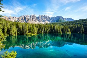 Lago di Carezza, la leggenda di Ondina e altre curiosità sul gioiello dell'Alto Adige
