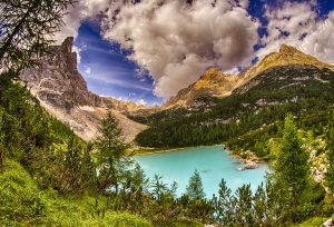 Lago di Sorapis, i percorsi per arrivare alla perla delle Dolomiti