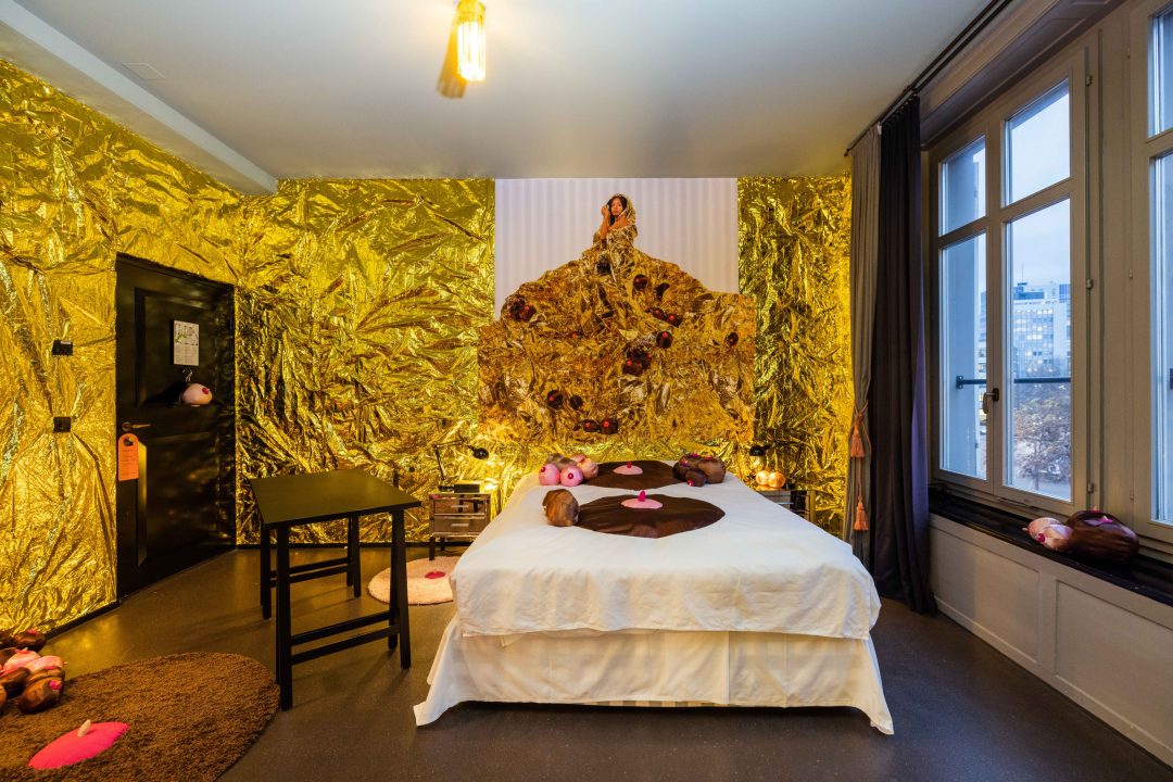 Hotel Noël: ecco le immagini delle stanze arredate dagli artisti a Zurigo