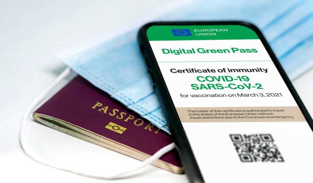 Super Green Pass rafforzato: come si ottiene, da quando entra in vigore e quando serve il nuovo certificato verde rafforzato