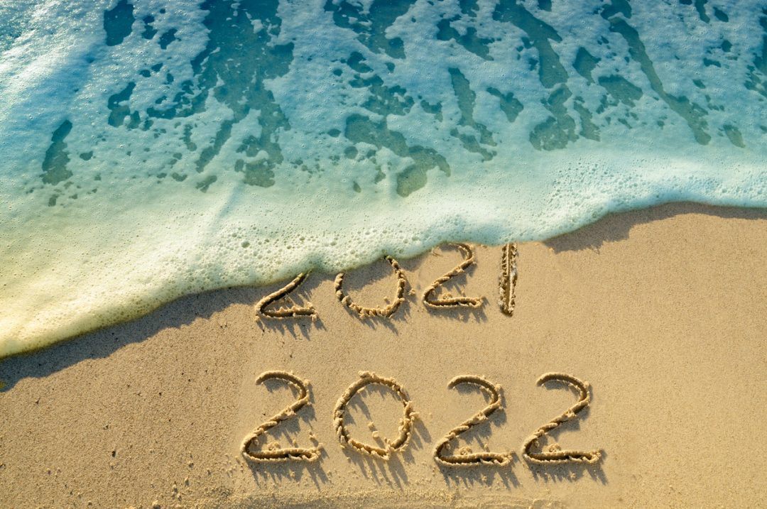 Buon anno nuovo 2022 frasi con spiaggia