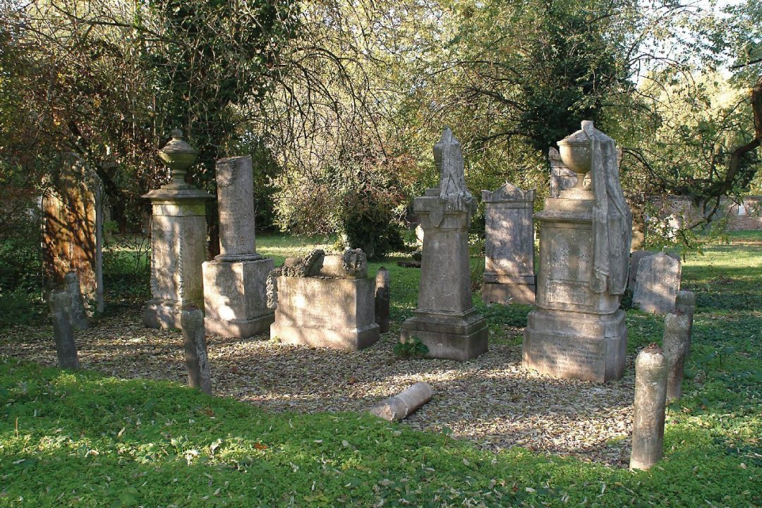 Il cimitero ebraico di Via delle Vigne