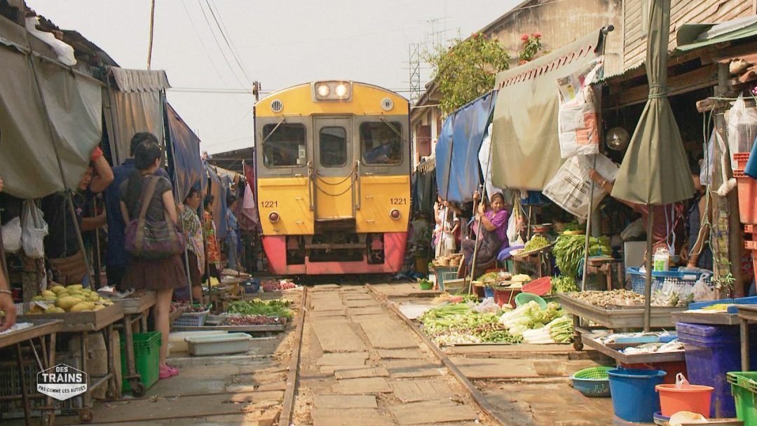 Il treno del mercato, da Bangkok a Maeklong, Thailandia