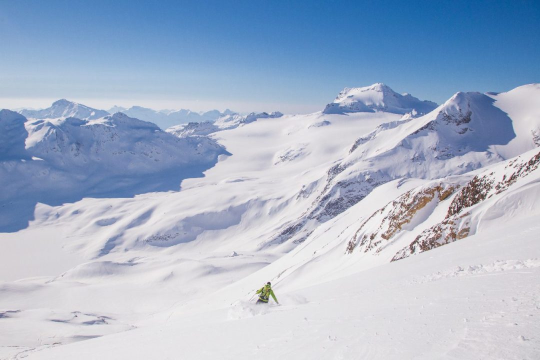 Come iniziare e dove praticare scialpinismo in Italia: le mete e i consigli degli esperti