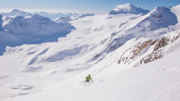 Come iniziare e dove praticare scialpinismo in Italia: le mete e i consigli degli esperti