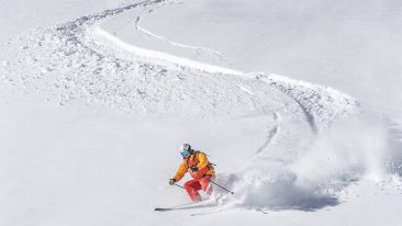 Nuove regole per sciare e praticare sport invernali: dall'assicurazione al casco, cosa sapere