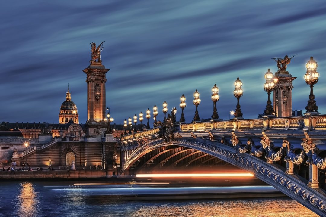 Parigi di notte: il ponte Alessandro III e l'Hotel des Invalides