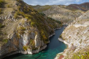 Gole del Sagittario, angolo selvaggio dell’Abruzzo. Ecco i sentieri e cosa vedere