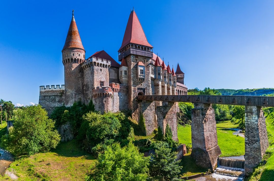 I 25 castelli più belli del mondo: tutto il fascino di torri e fortezze