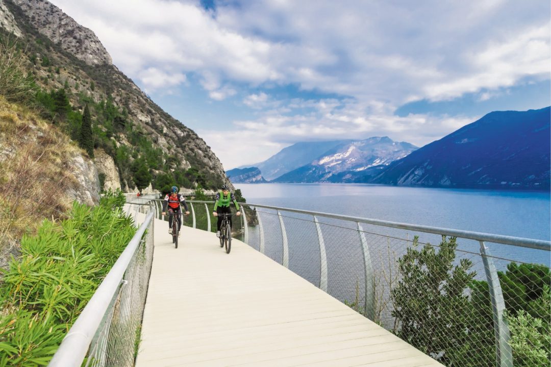 Sui grandi laghi e nelle valli in bicicletta: un tuffo nella bellezza della natura bresciana