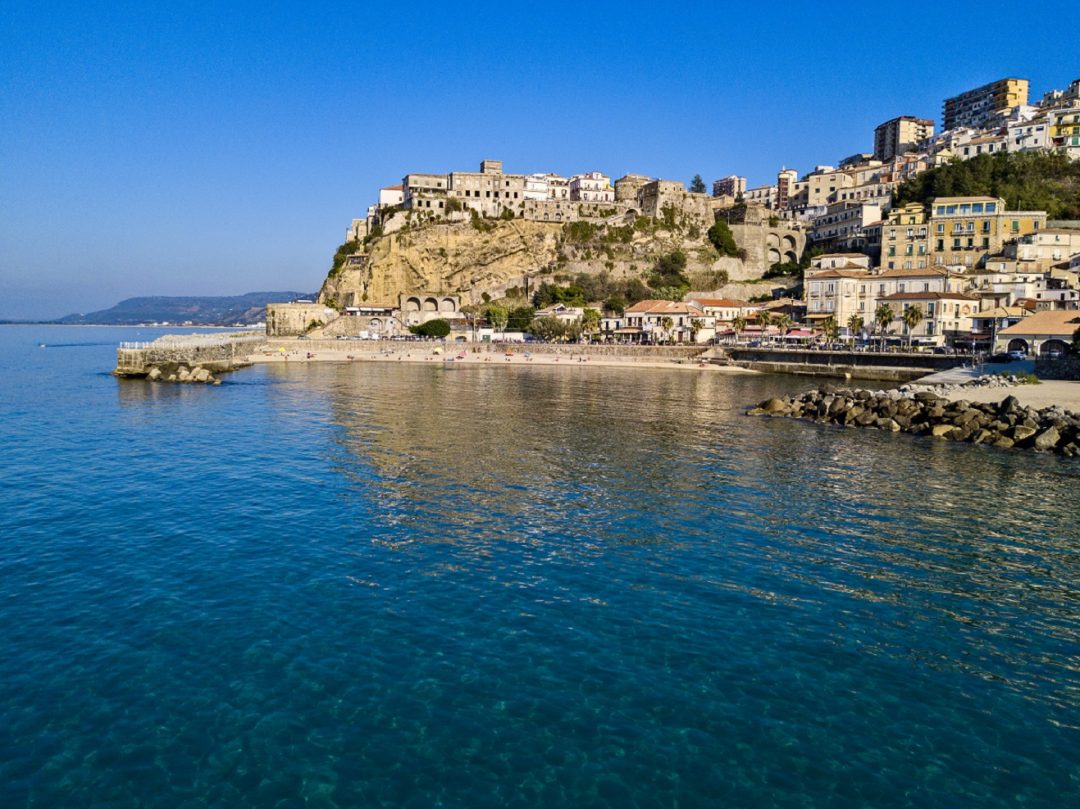Borghi, spiagge, parchi, buona cucina: 20 luoghi da non perdere lungo l’autostrada Salerno-Reggio Calabria