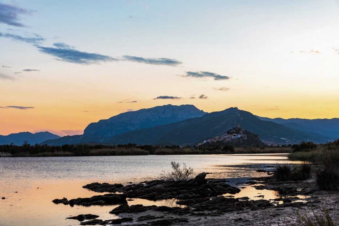 Sardegna, spiagge selvagge e ritmi lenti: lo spettacolo della costa nord est della Baronia