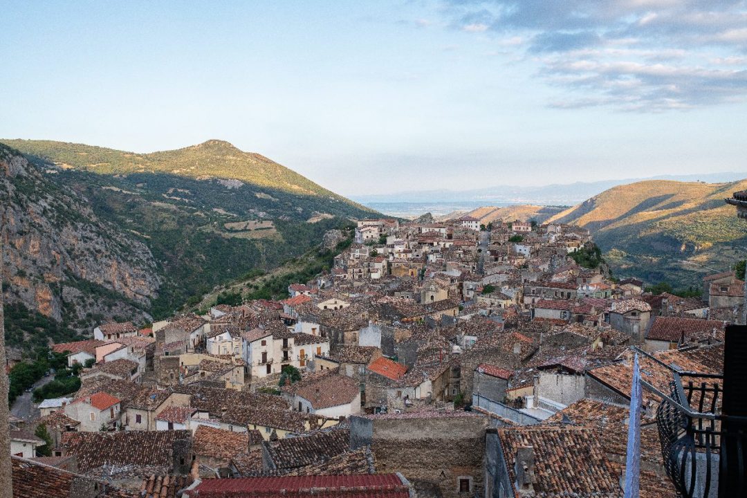 Calabria, la montagna in fiore e altre storie di rinascita (e resistenza) al Sud