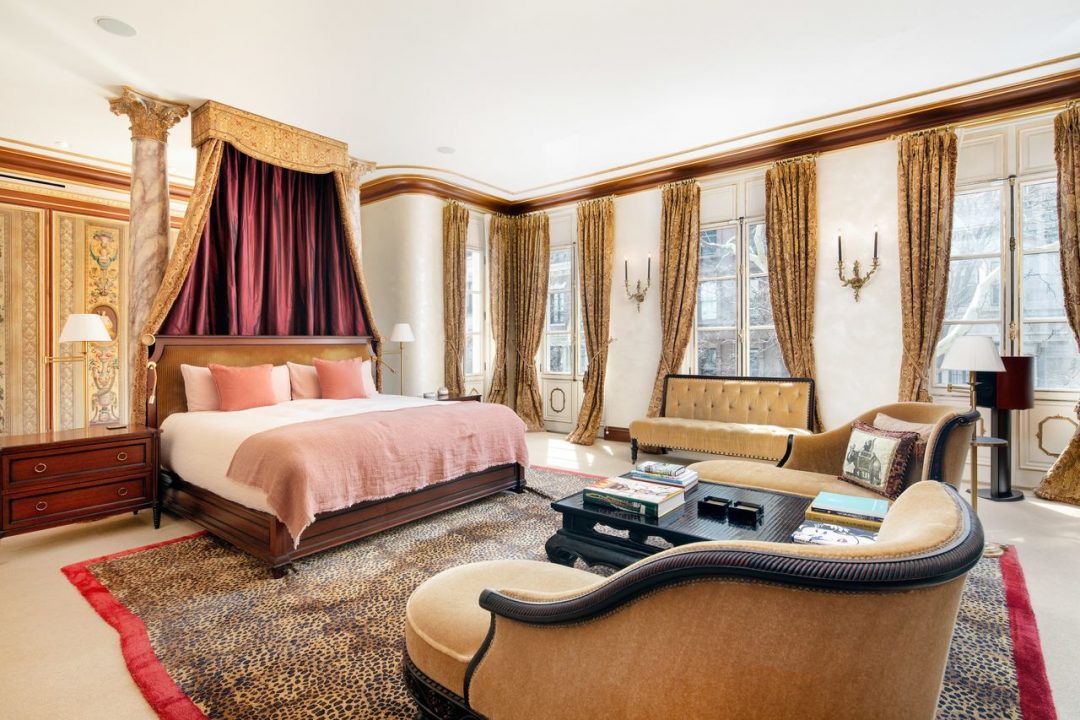 Oro, stucchi, marmi: viaggio nella casa dove visse Gianni Versace, in vendita per 70 milioni di dollari