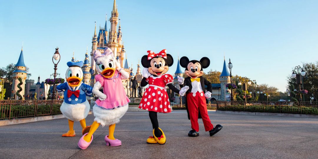 Giro del mondo per bambini miliardari: 12 parchi Disney in 24 giorni