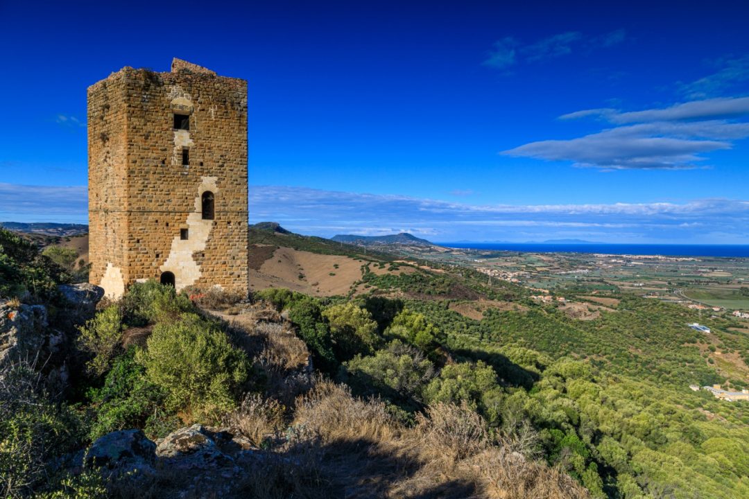 Sardegna da scoprire: Valledoria, spiagge dorate, natura e vento per volare sulle onde