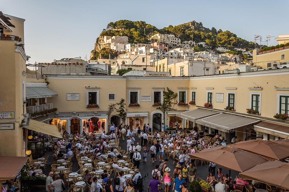 La Piazzetta, il salotto a cielo aperto di Capri