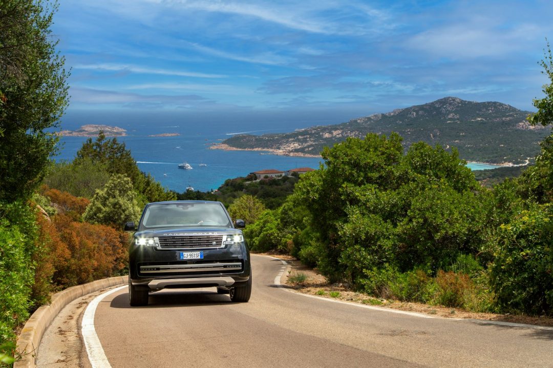 In Costa Smeralda il nuovo hub di Range Rover