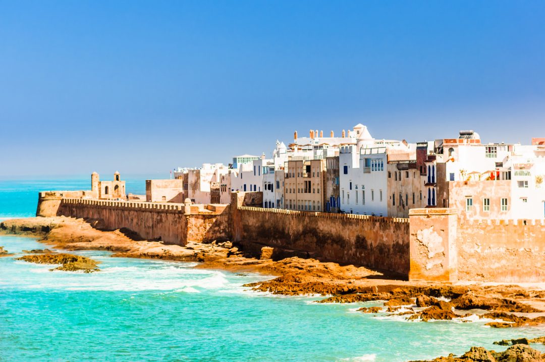 Una giornata a Essaouira, la città bianca sull’Oceano: vento fortissimo, luce e rilassatezza 