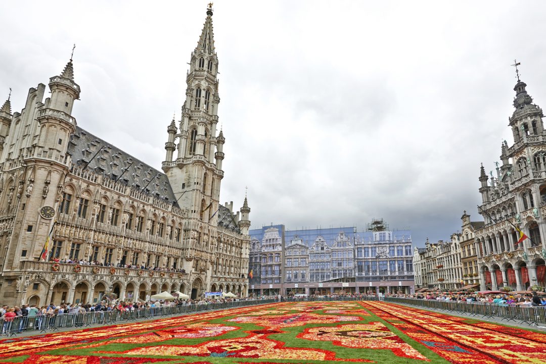 Bruxelles, dopo due anni tornano i magici colori del “Tapis de Fleurs”