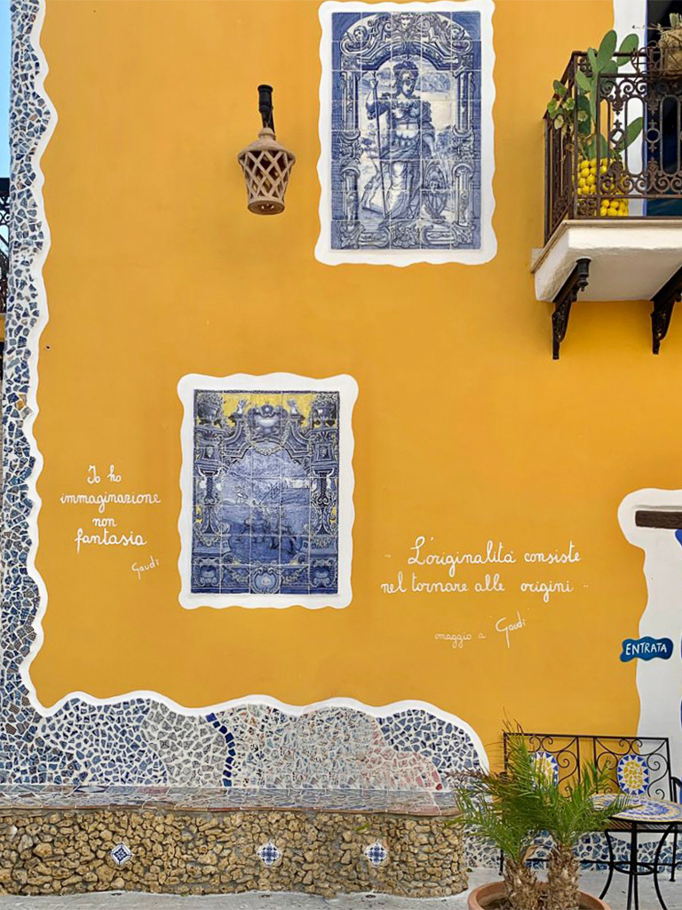 Questo è il borgo più colorato della Sicilia. Ispirato a Gaudì