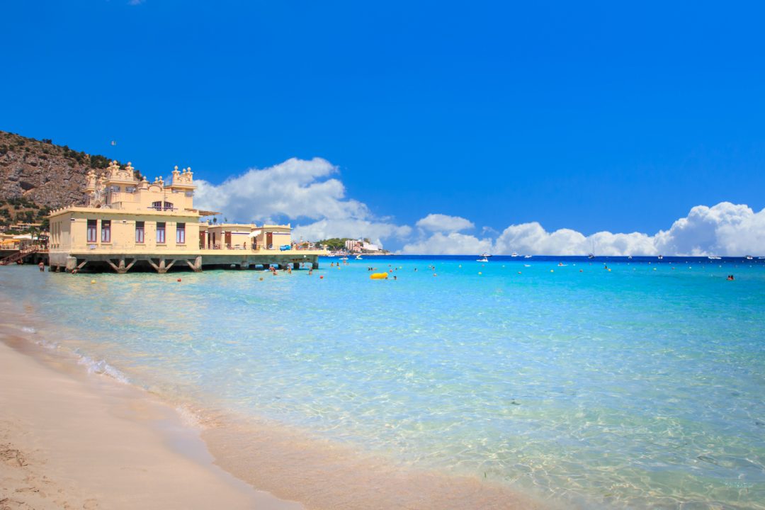 La spiaggia di Mondello: una tappa irrinunciabile per chi visita Palermo