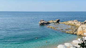Spiaggetta dei Balzi Rossi: la baia più esclusiva della Liguria