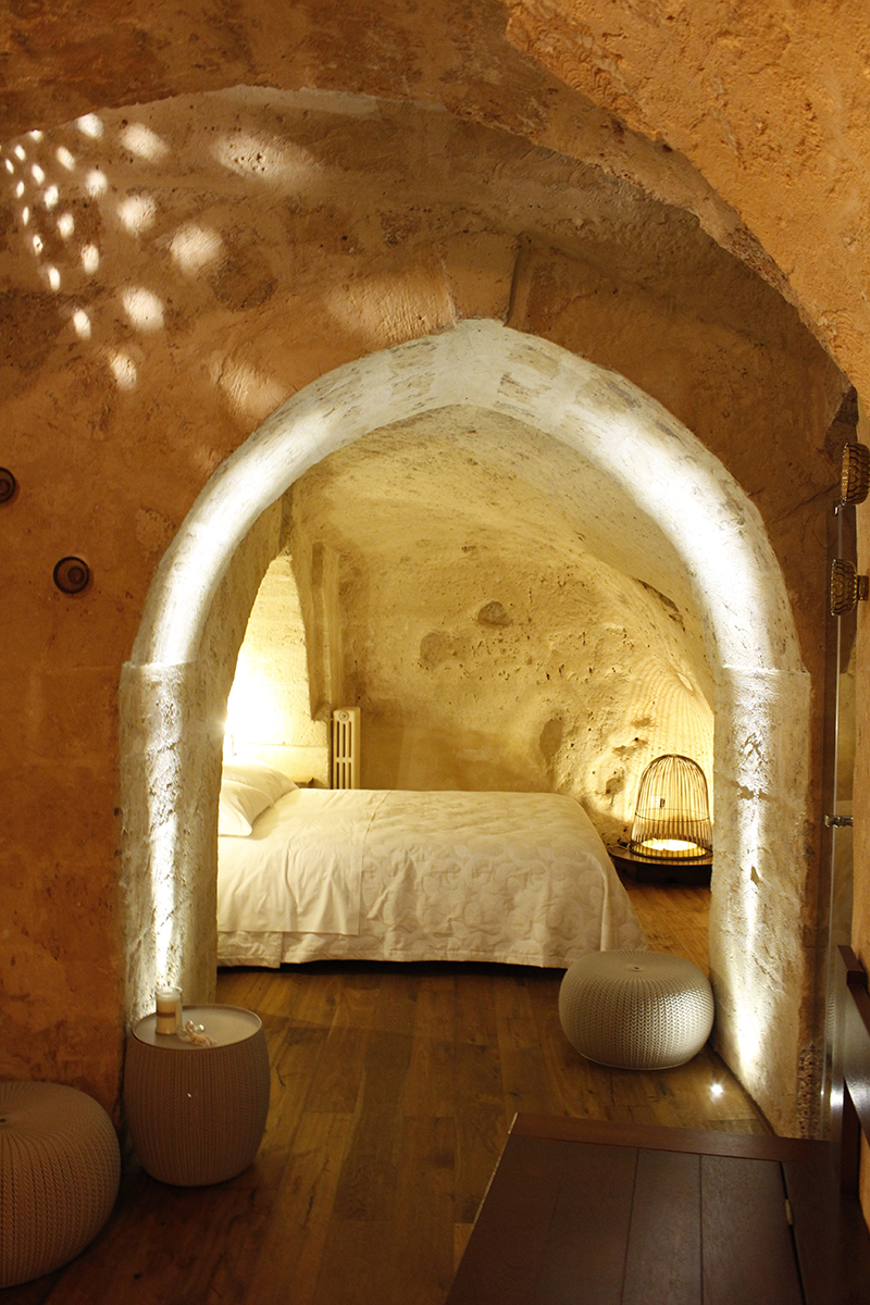 Camera da letto ricavata dalla rocce calcaree di Matera, Basilicata