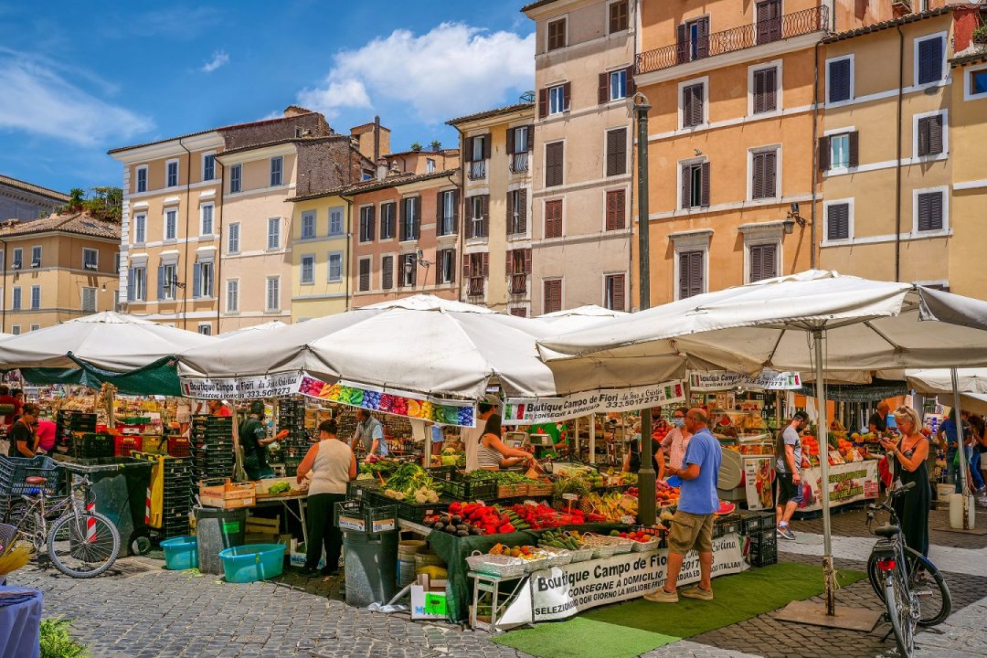 piazze del mercato in Italia Campo dei Fiori, Roma