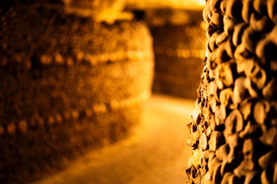 Tour delle catacombe di Parigi ossario