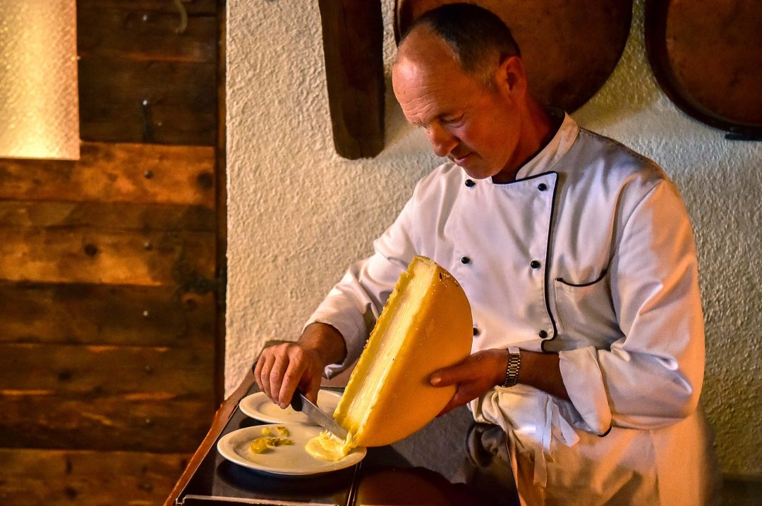 Svizzera, profumo di raclette: tour tra i migliori luoghi di degustazione